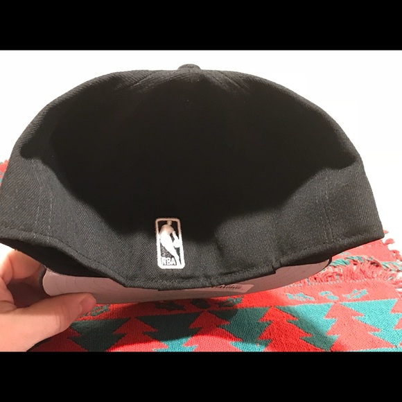 New Era 59 FIFTY Black Timberwolves Fitted Cap! - Picture 4 of 8